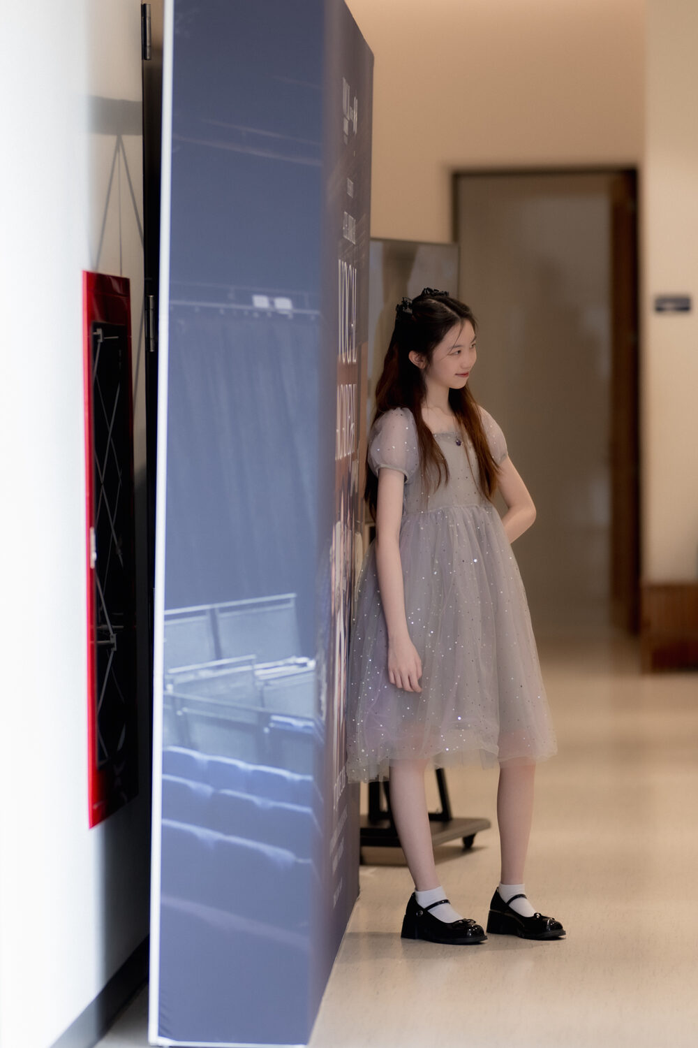 Aya waiting backstage before a concert